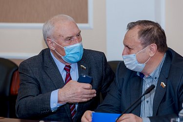 Депутаты направят более 128 млн рублей на поддержку школ и детских садов